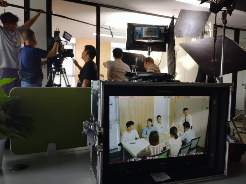 麻城市TVC拍摄公司：科技产品视觉化大师，诠释未来感与功能美学