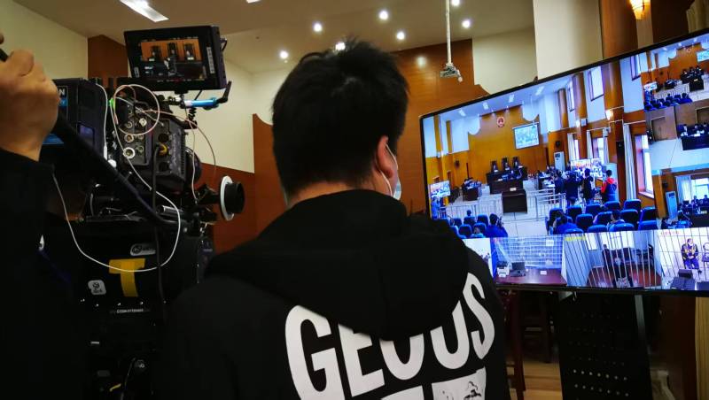 AI生成VS人工创意——麻城市广告片拍摄公司的技术浪漫主义实践